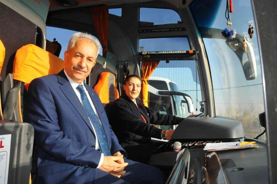 Akşehir’in Şehirlerarası Tek Kadın Şoförü Funda Çeper Babasının İzinde