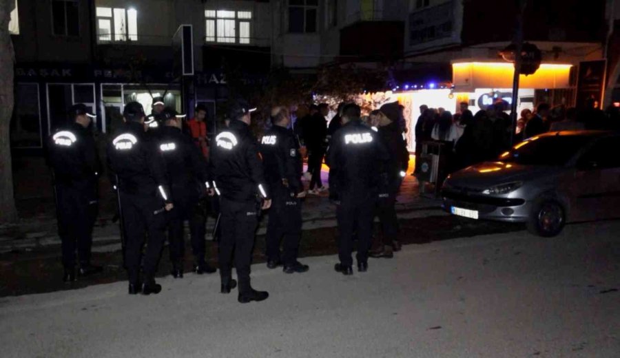 Nişanda Töreninde “argo Konuşma” Kavgası: Tekme Ve Yumruklar Havada Uçuştu