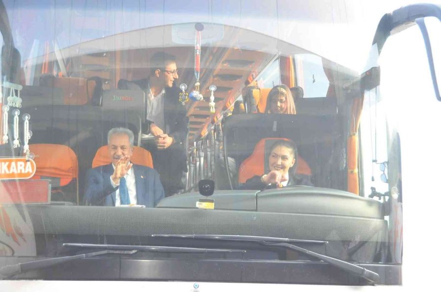 Akşehir’in Şehirlerarası Tek Kadın Şoförü Funda Çeper Babasının İzinde