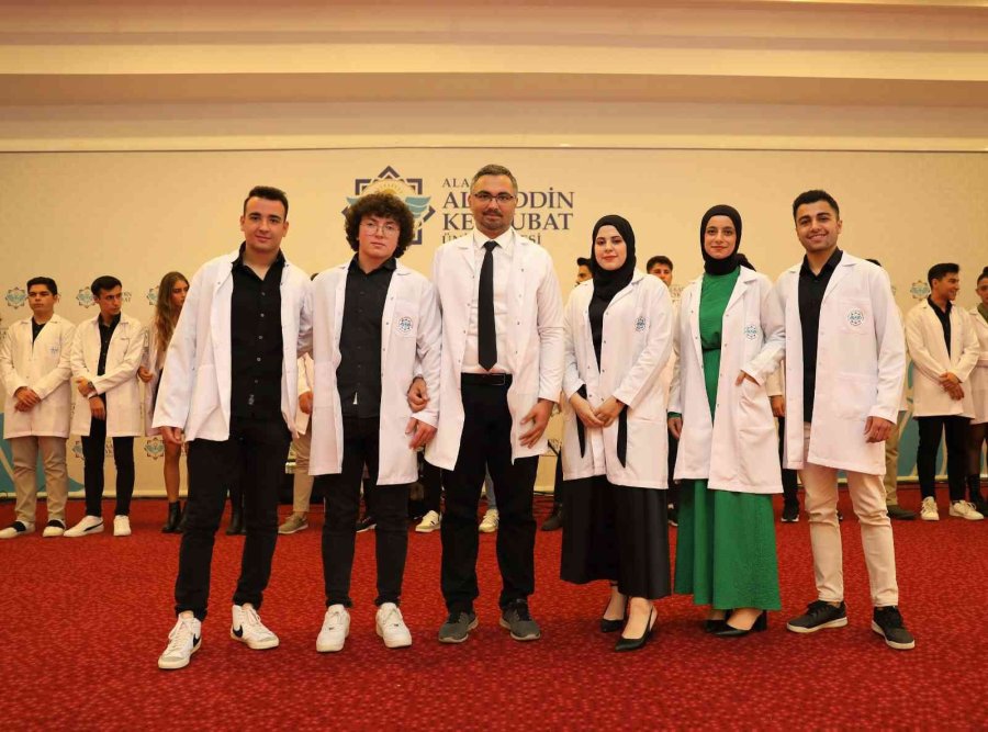 Alkü’de Hekim Adaylarının Beyaz Önlük Heyecanı