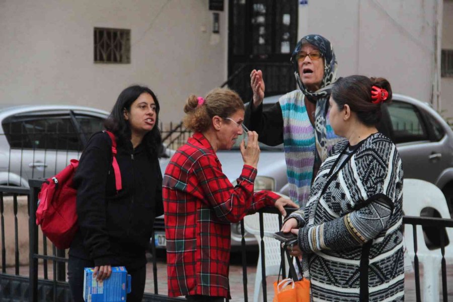 Evini Yaktı, Mahalleliyi Sokağa Döktü