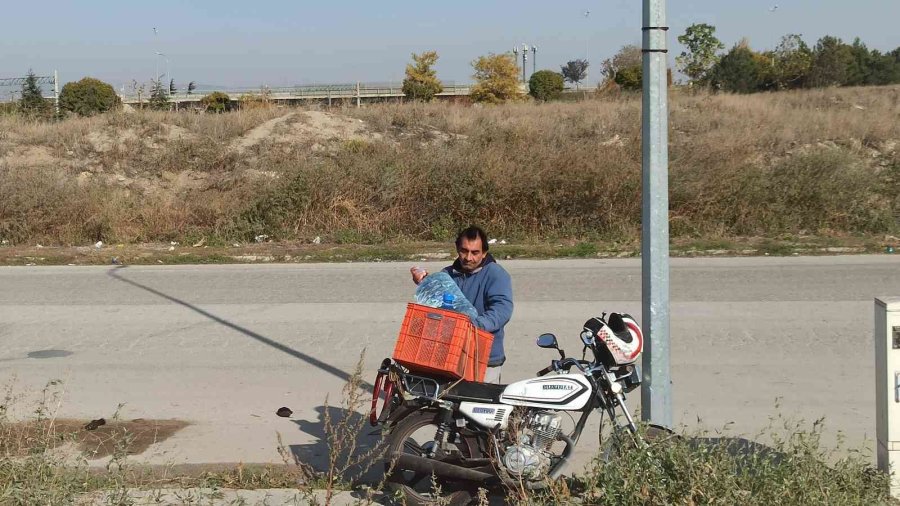 Köpekleri Beslemek İçin 4 Ayda 5 Bin Kilometre Yol Yaptı