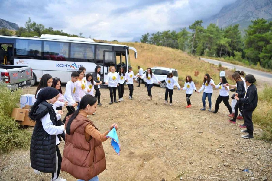Konyaaltı’nda Çocukların Ağaç Dikme Heyecanı