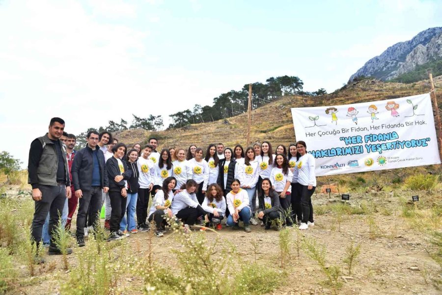 Konyaaltı’nda Çocukların Ağaç Dikme Heyecanı
