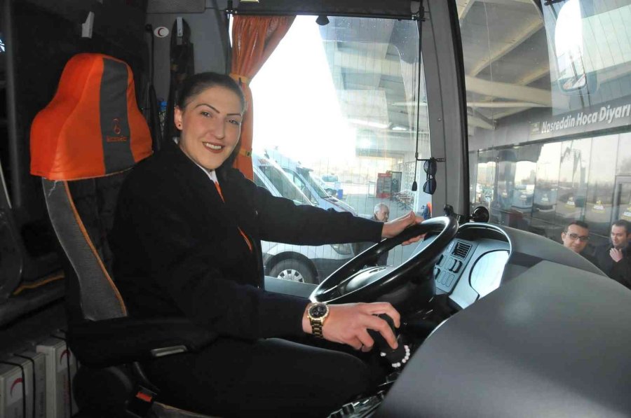Akşehir’in Şehirlerarası Tek Kadın Şoförü Funda Çeper Babasının İzinde