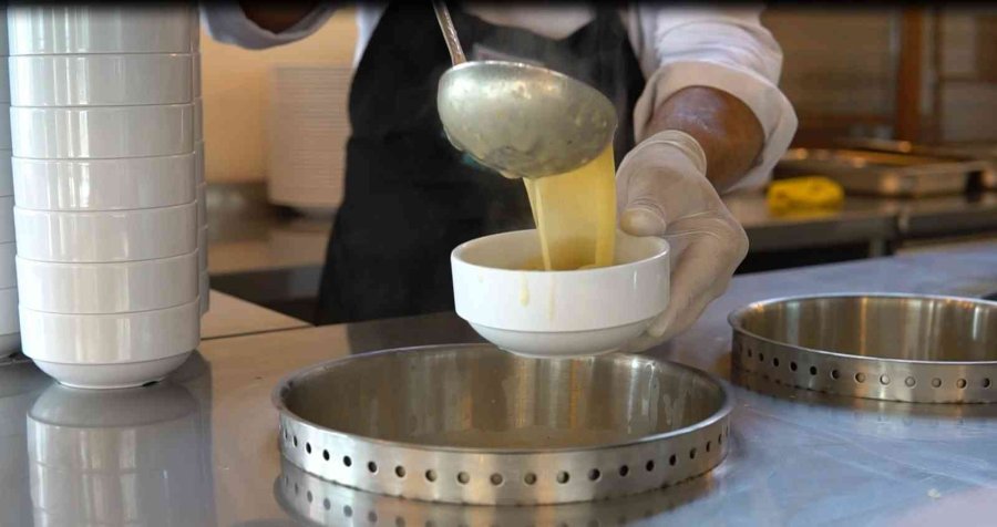 Tarsus’ta Öğrencilere Ücretsiz Sıcak Çorba