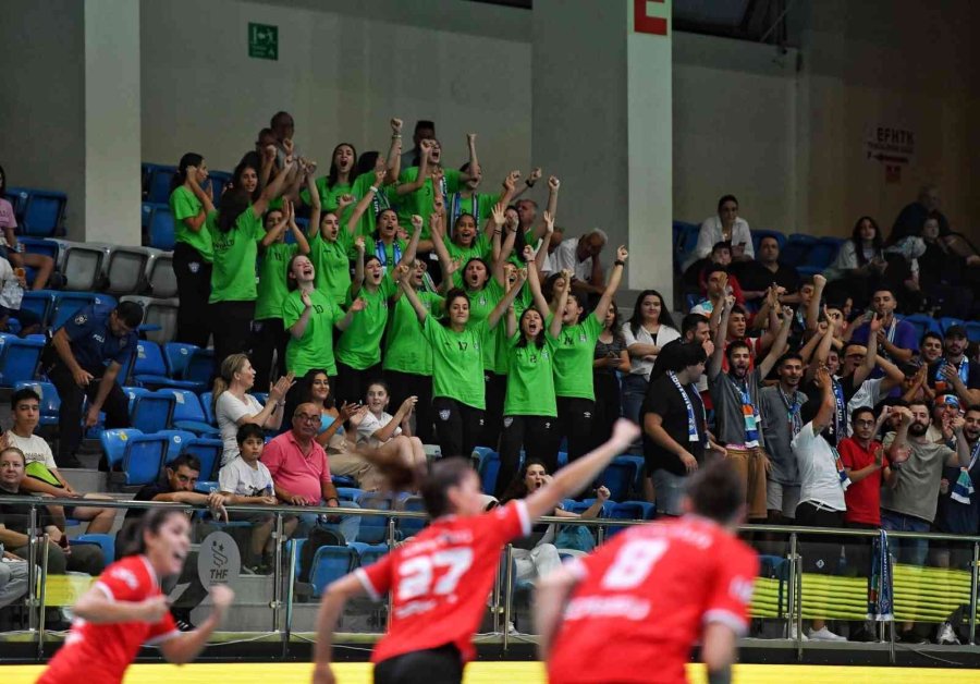 Mavi Kelebekler Avrupa’da Tur Peşinde