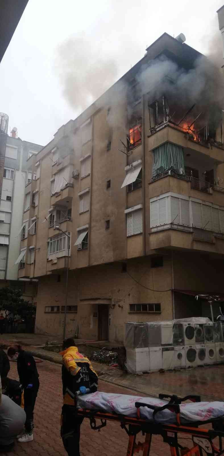 Yanan Evinin Son Halini Görünce Fenalık Geçirdi