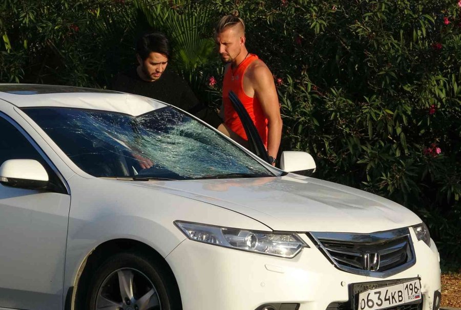 Otomobilin Çarptığı Yaya Metrelerce Havaya Uçarak Hayatını Kaybetti