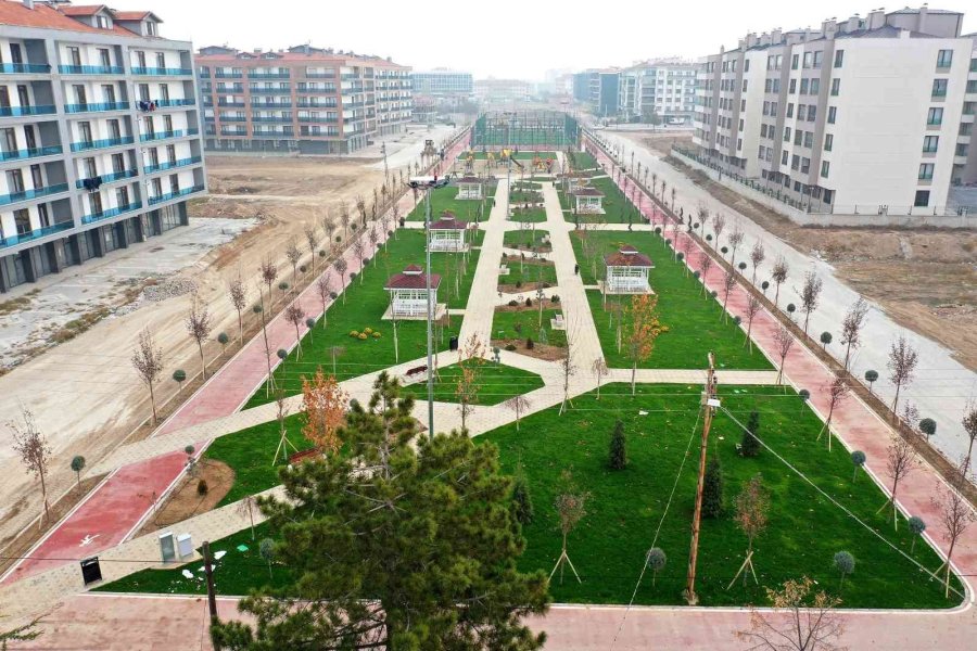 Karatay Belediyesi İlçeyi Yeni Park Ve Yeşil Kuşaklarla Donatıyor
