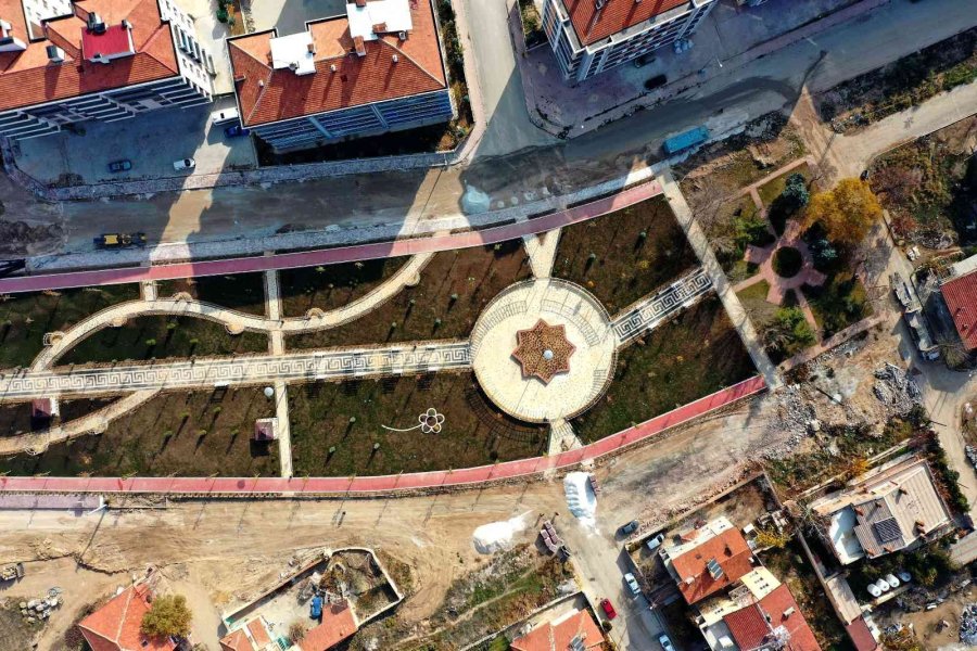 Karatay Belediyesi İlçeyi Yeni Park Ve Yeşil Kuşaklarla Donatıyor