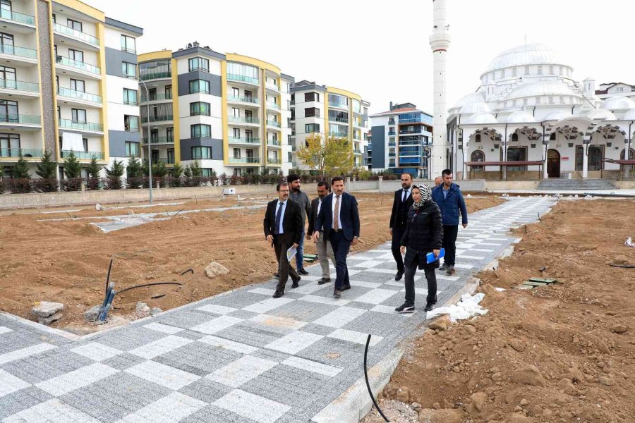 Karatay Belediyesi İlçeyi Yeni Park Ve Yeşil Kuşaklarla Donatıyor