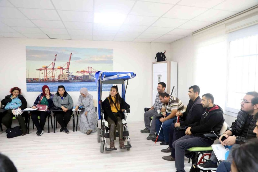 Akdeniz Belediyesinden Engelli Vatandaşlara İş Kulübü Eğitimi