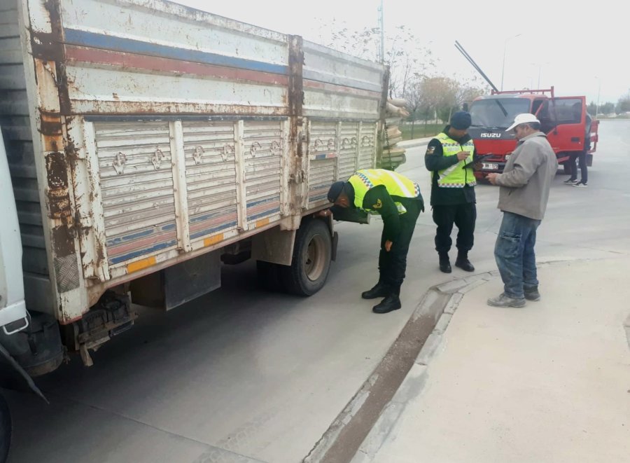 Aksaray’da Jandarmadan Kış Lastiği Uygulaması