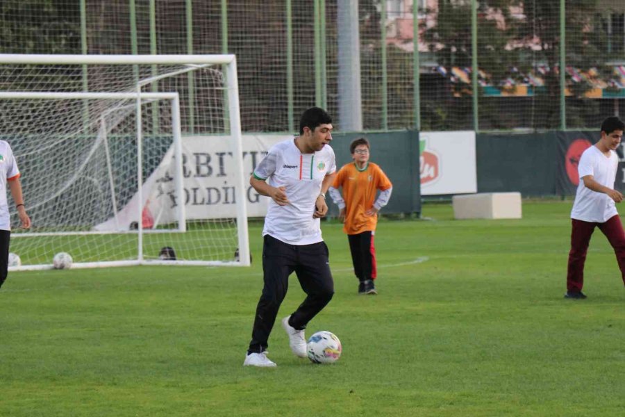 Özel Öğrenciler Alanyaspor İle Özel Maçta Buluştu
