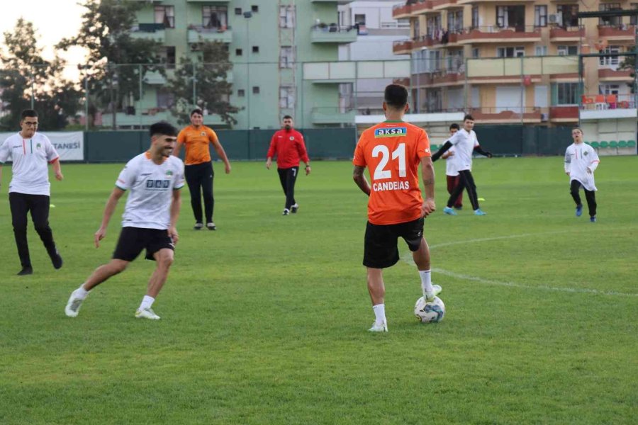 Özel Öğrenciler Alanyaspor İle Özel Maçta Buluştu