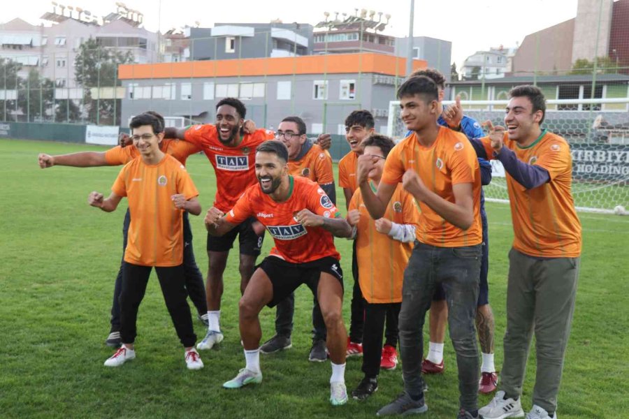 Özel Öğrenciler Alanyaspor İle Özel Maçta Buluştu