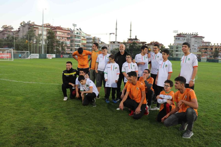 Özel Öğrenciler Alanyaspor İle Özel Maçta Buluştu