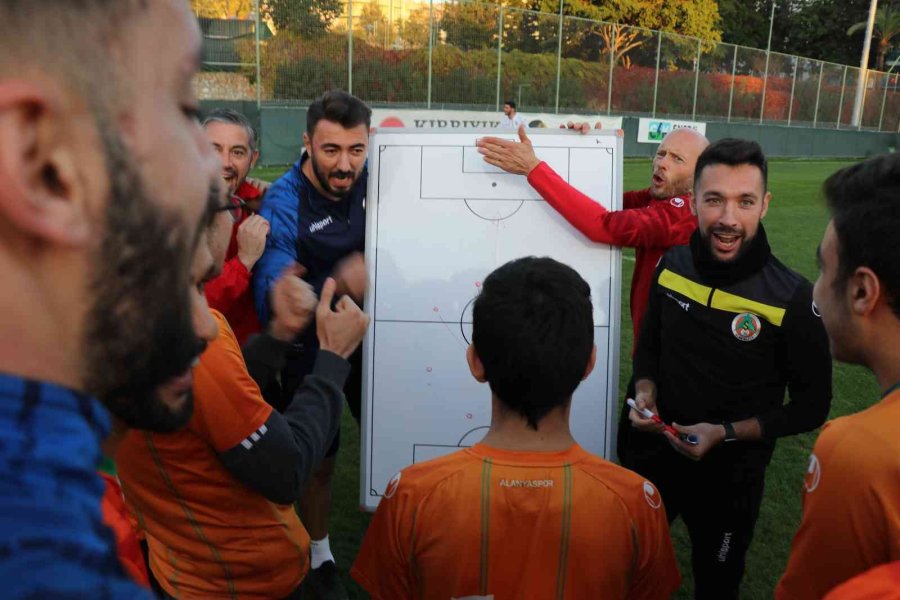 Özel Öğrenciler Alanyaspor İle Özel Maçta Buluştu