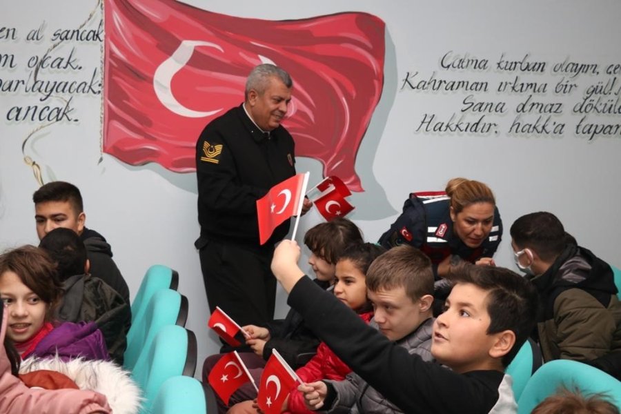 Engelli Öğrencilerle Jandarma Ekipleri Bir Araya Geldi