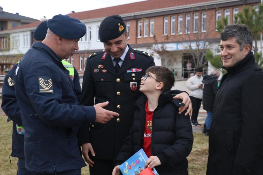 Engelli Öğrencilerle Jandarma Ekipleri Bir Araya Geldi
