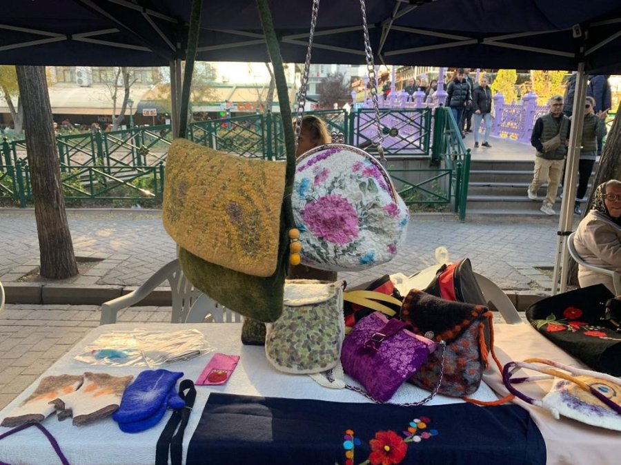 Sulu Keçe Ürünleri İle Tüm Kadınlara Örnek Oluyor