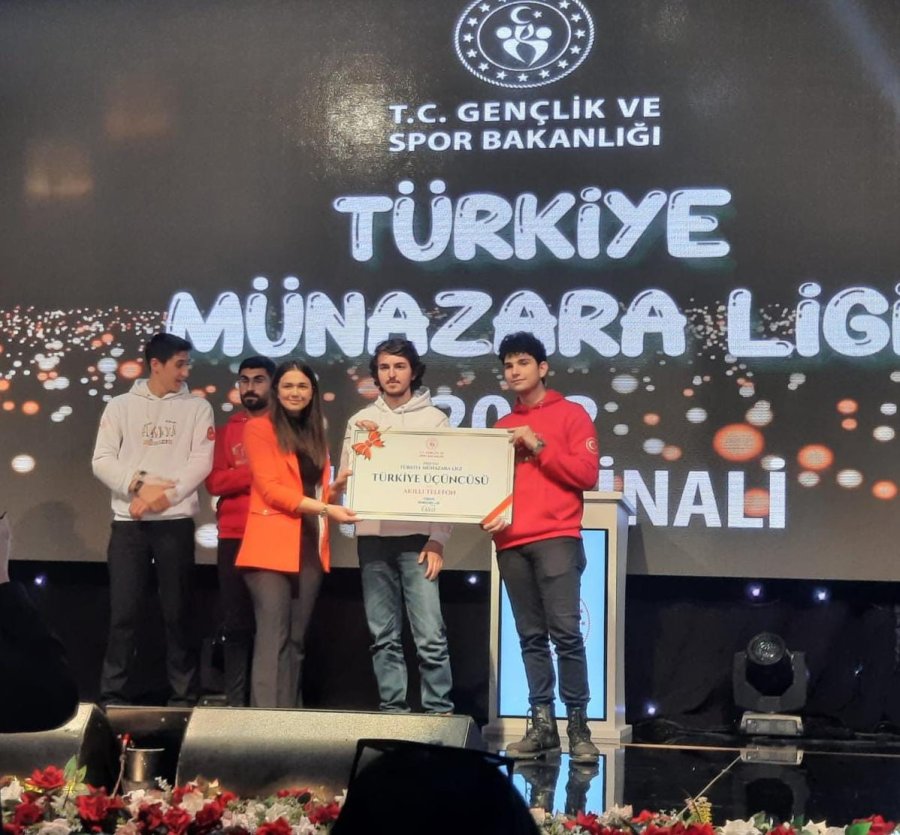 Eskişehirli Öğrenciler Türkiye Münazara Ligi’nde Üçüncü Oldu