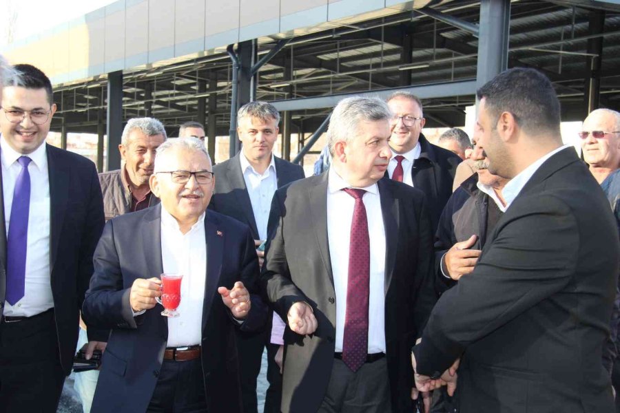 Başkan Büyükkılıç, Bünyan’da Büyükşehir’in Çalışmalarını Denetledi, Esnafla Buluştu