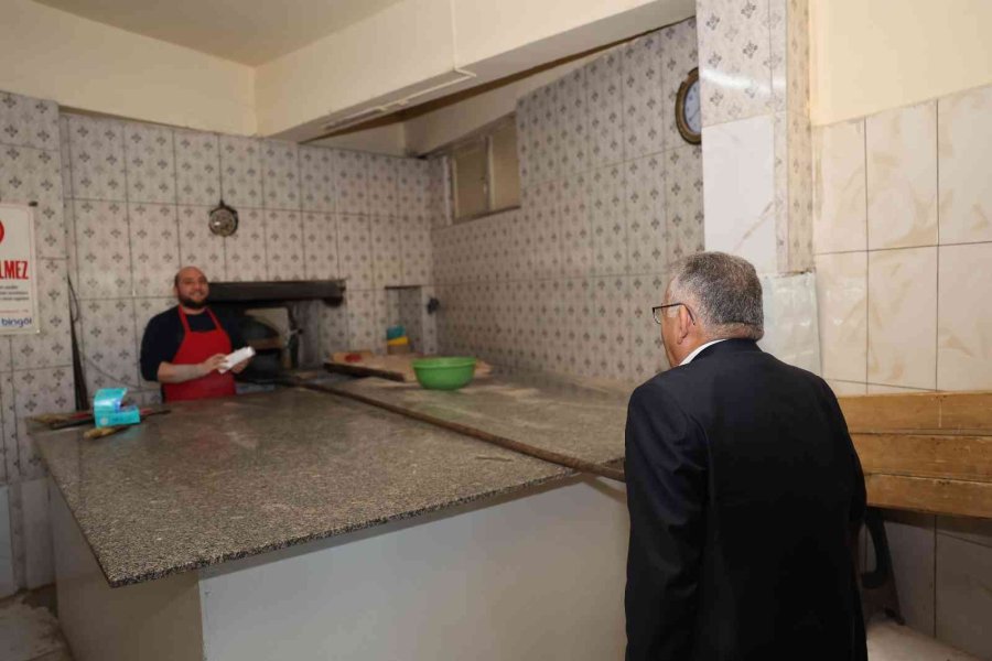 Başkan Büyükkılıç, Bünyan’da Büyükşehir’in Çalışmalarını Denetledi, Esnafla Buluştu