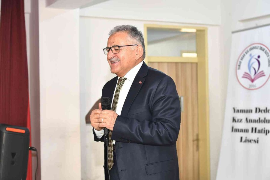 Başkan Büyükkılıç, Kariyer Günleri’nde Öğrencilerle Tecrübelerini Paylaştı