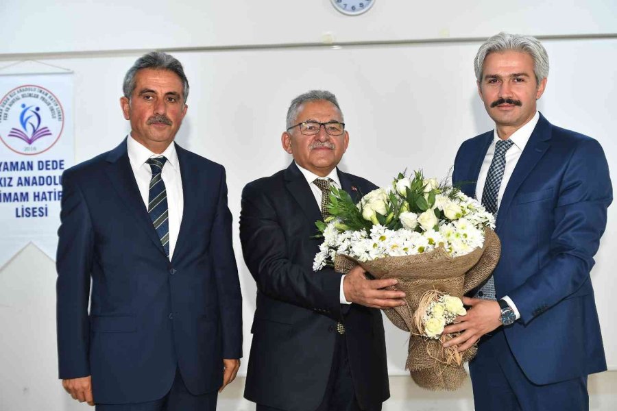 Başkan Büyükkılıç, Kariyer Günleri’nde Öğrencilerle Tecrübelerini Paylaştı