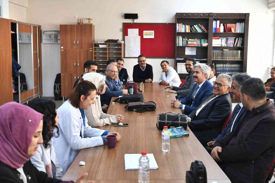 Başkan Büyükkılıç, Kariyer Günleri’nde Öğrencilerle Tecrübelerini Paylaştı