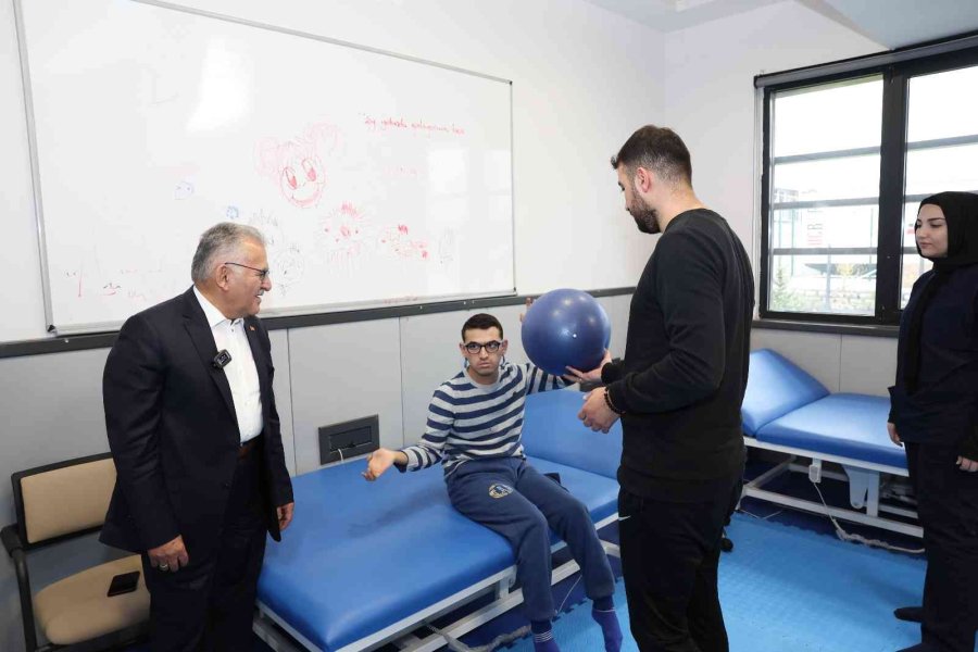 Büyükkılıç, Yıldız Ve Aksu’dan Engelleri Ortadan Kaldıran Merkeze Ziyaret