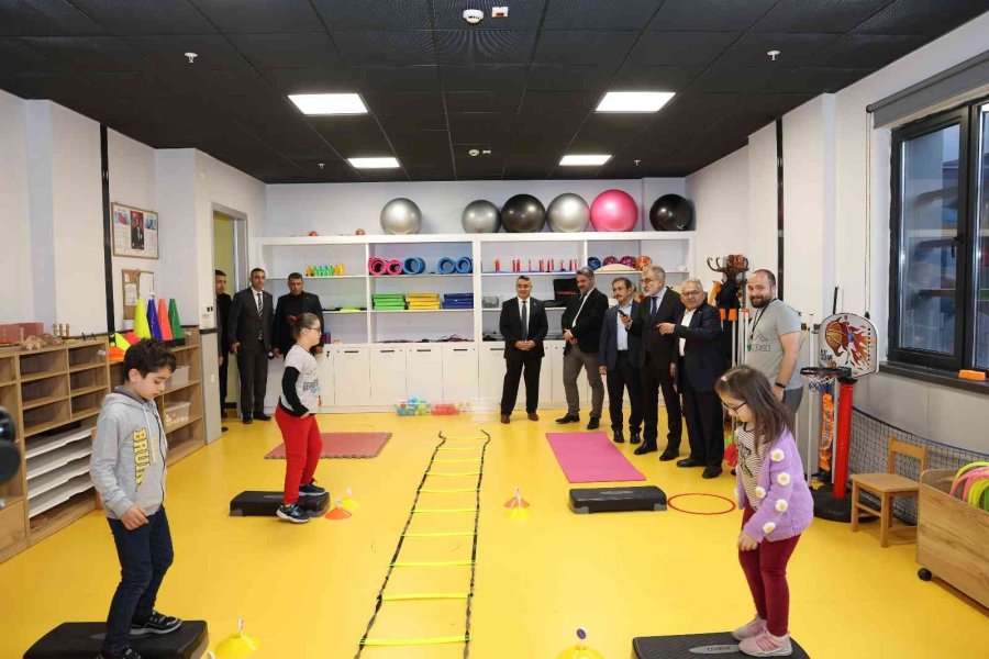 Büyükkılıç, Yıldız Ve Aksu’dan Engelleri Ortadan Kaldıran Merkeze Ziyaret