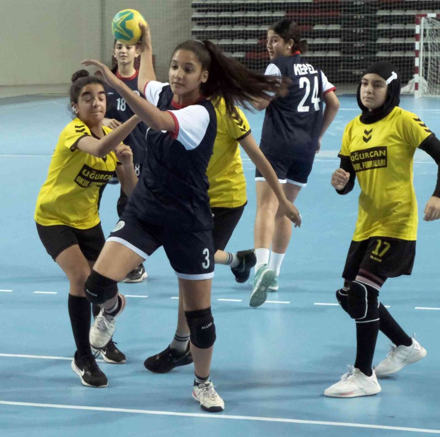 Kepez’de Hentbol Dolu Dizgin