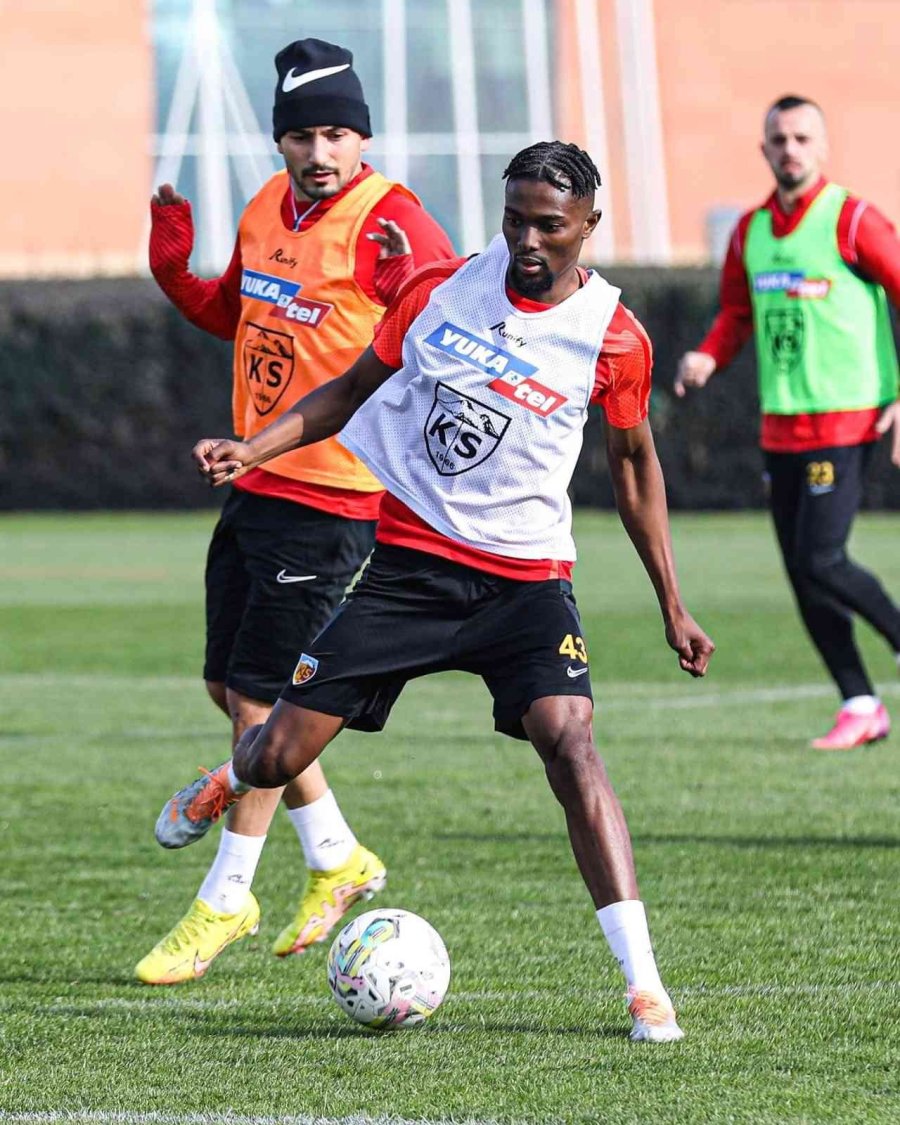 Kayserispor, Antalya’da Toplandı