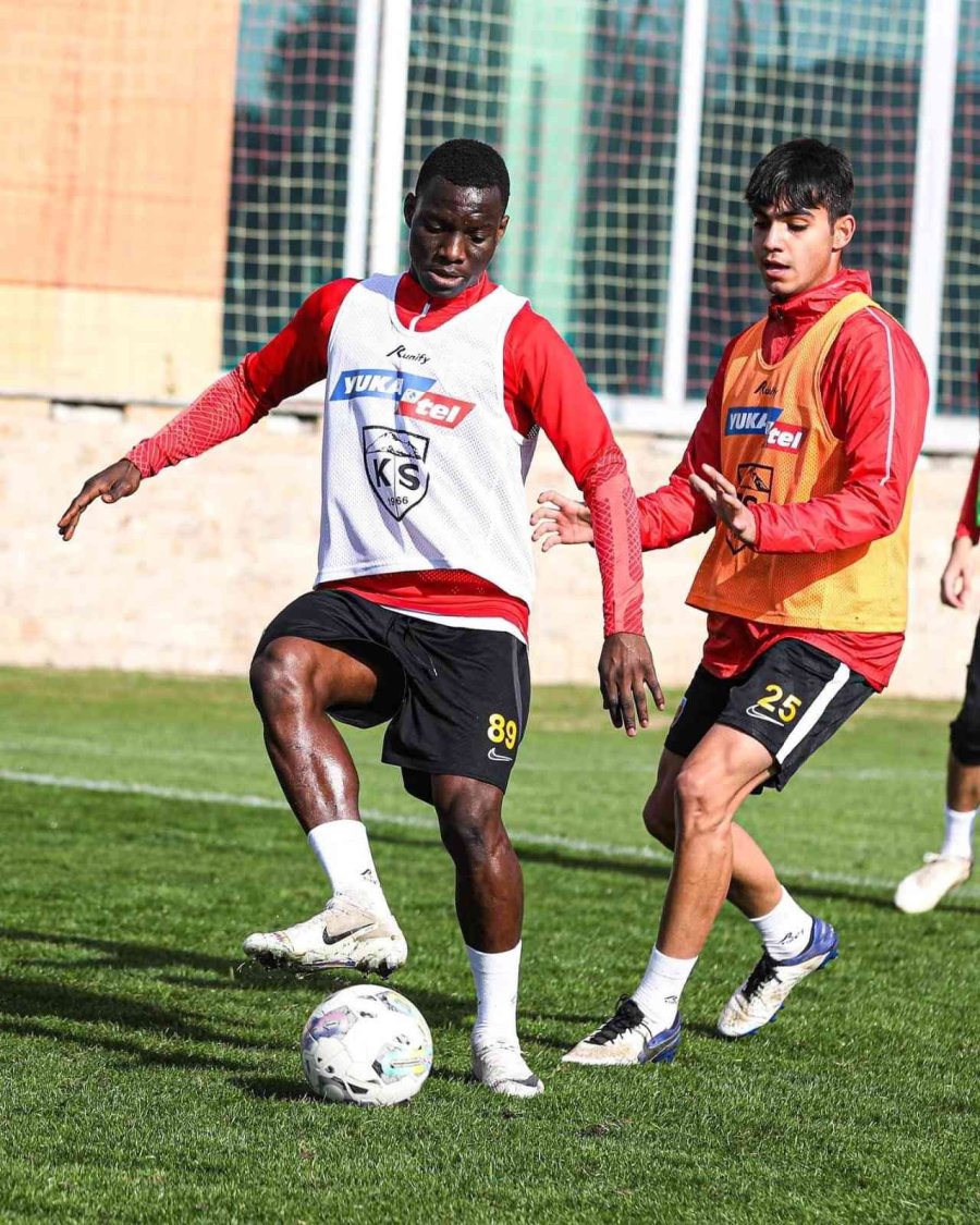 Kayserispor, Antalya’da Toplandı