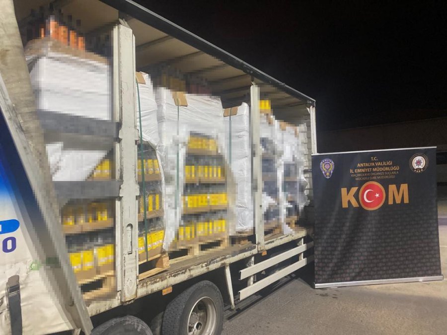 Antalya’da 5 Bin 232 Şişe Sahte Alkol Ele Geçirildi