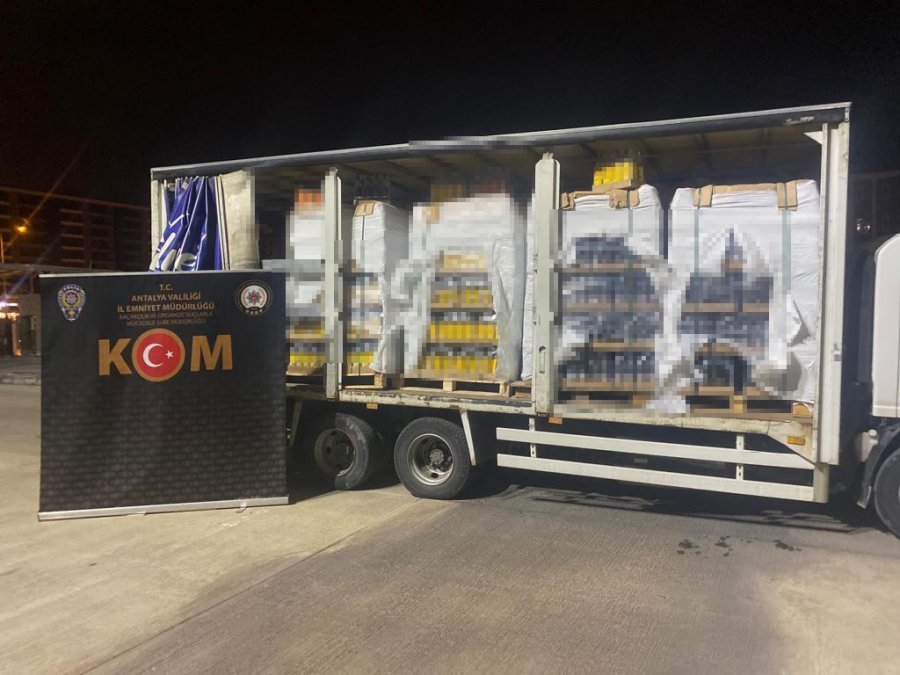 Antalya’da 5 Bin 232 Şişe Sahte Alkol Ele Geçirildi