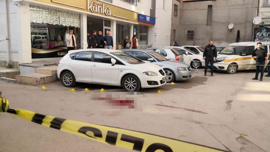 15 Yaşındaki Eski Nişanlısını Sokak Ortasında Öldürdü