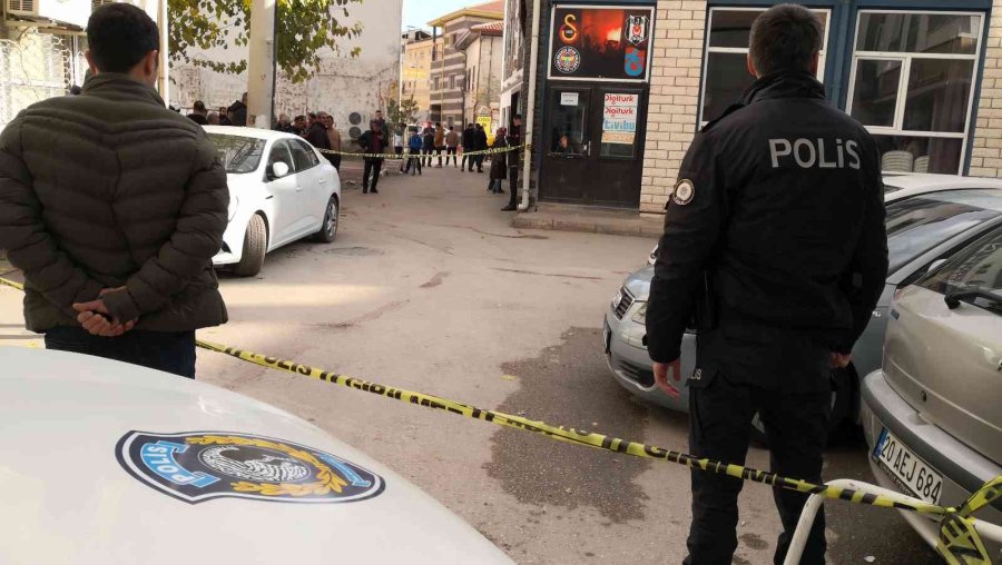 15 Yaşındaki Eski Nişanlısını Sokak Ortasında Öldürdü