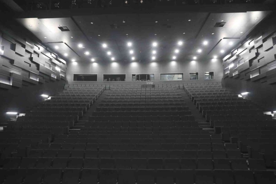 Antalya Şehir Tiyatrosu’nda 830 Kişilik İki Yeni Tiyatro Sahnesi