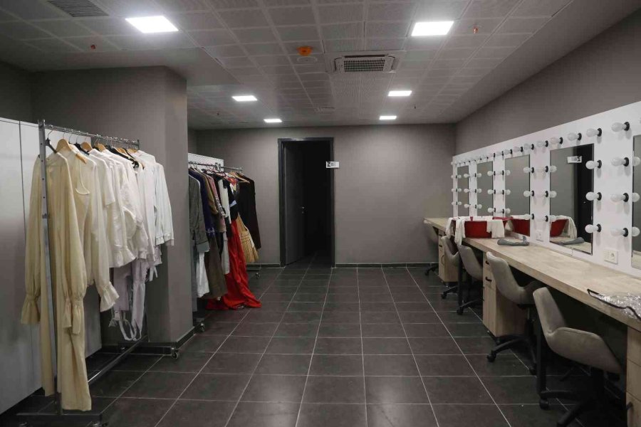 Antalya Şehir Tiyatrosu’nda 830 Kişilik İki Yeni Tiyatro Sahnesi