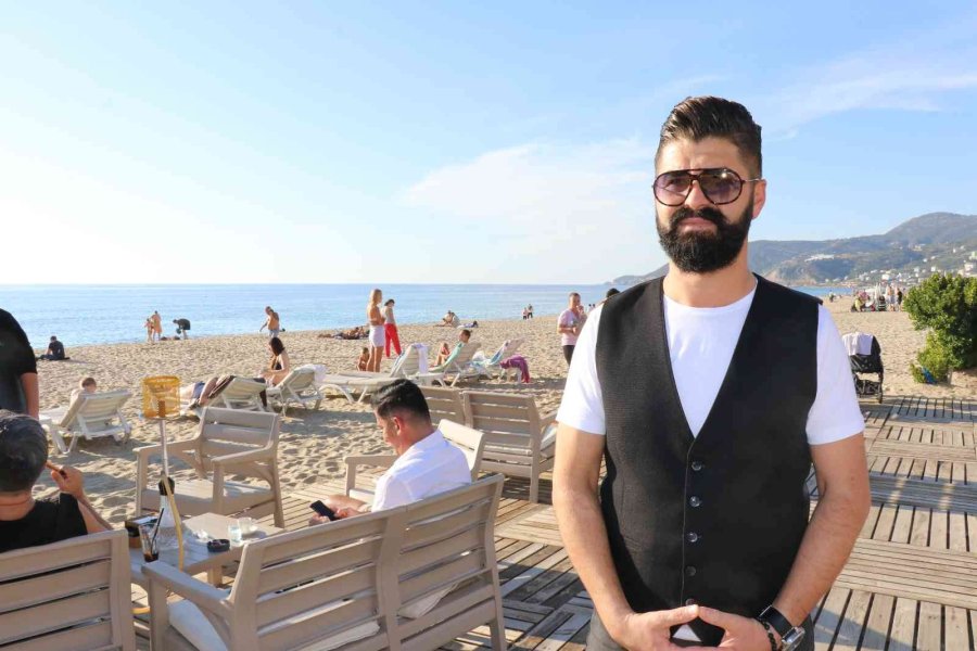 Güneşli Aralık Ayını Fırsat Bilen Plaja Geldi