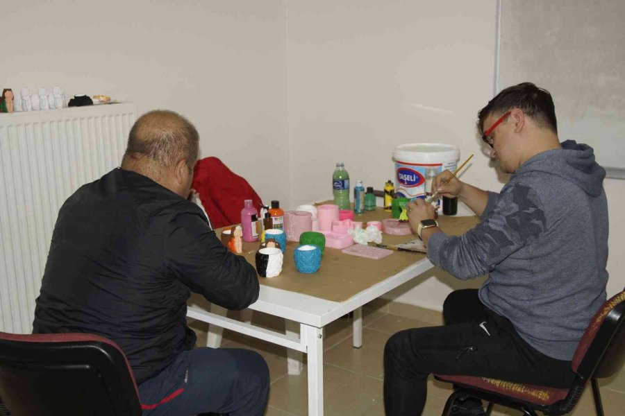 Özel Bireyler Özel Ürünler Üretiyor