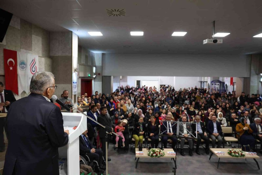 Başkan Büyükkılı. Engelsiz Yaşam Merkezi’nde Özel Vatandaşlarla Buluştu