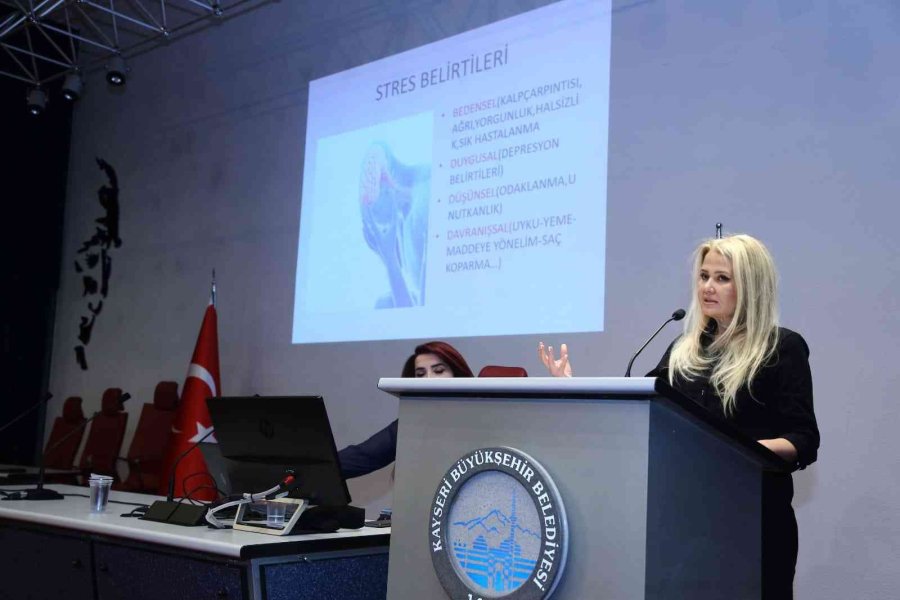 Büyükşehir’den 16 İlçede 714 Muhtara Eğitim