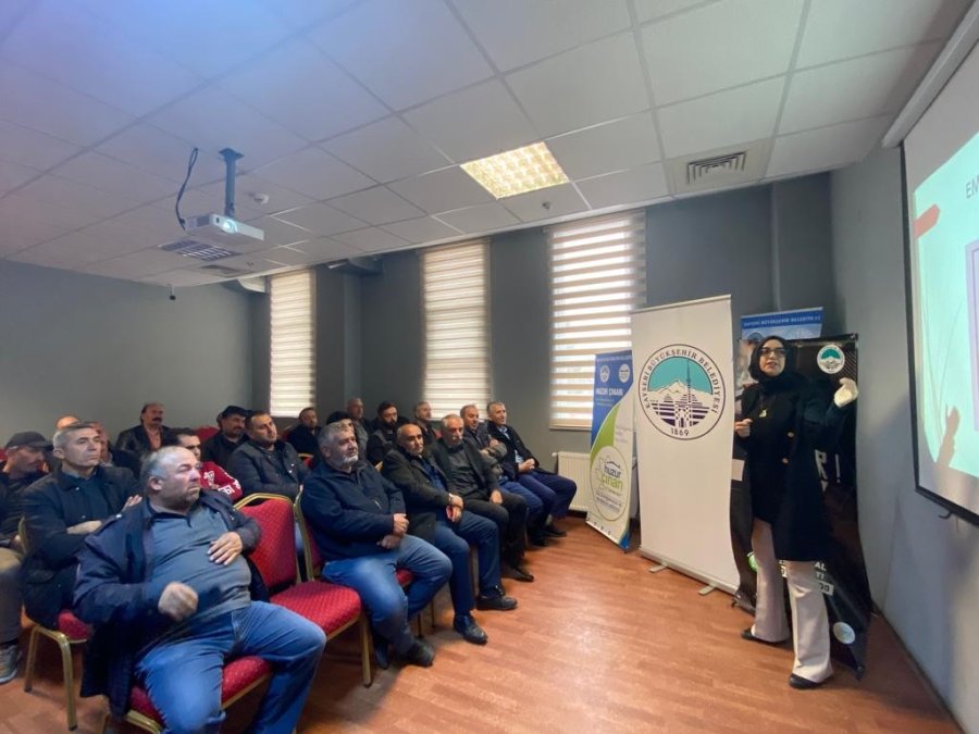 Büyükşehir’den 16 İlçede 714 Muhtara Eğitim