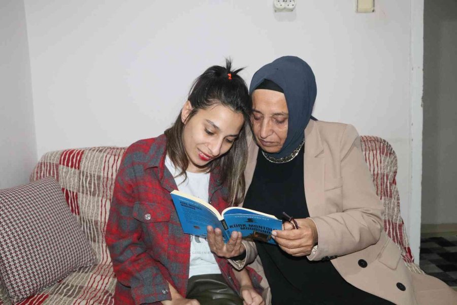 Okumayı 21 Yaşında Öğrenen Ceren Şimdi Üniversite Hayali Kuruyor