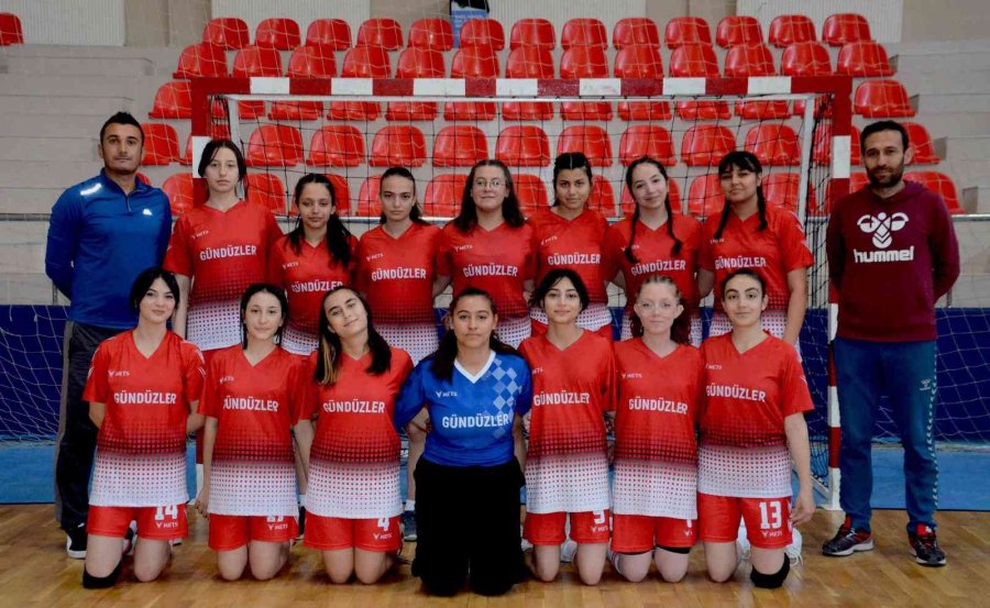 Okullar Arası Gençler Hentbol Müsabakaları Başladı